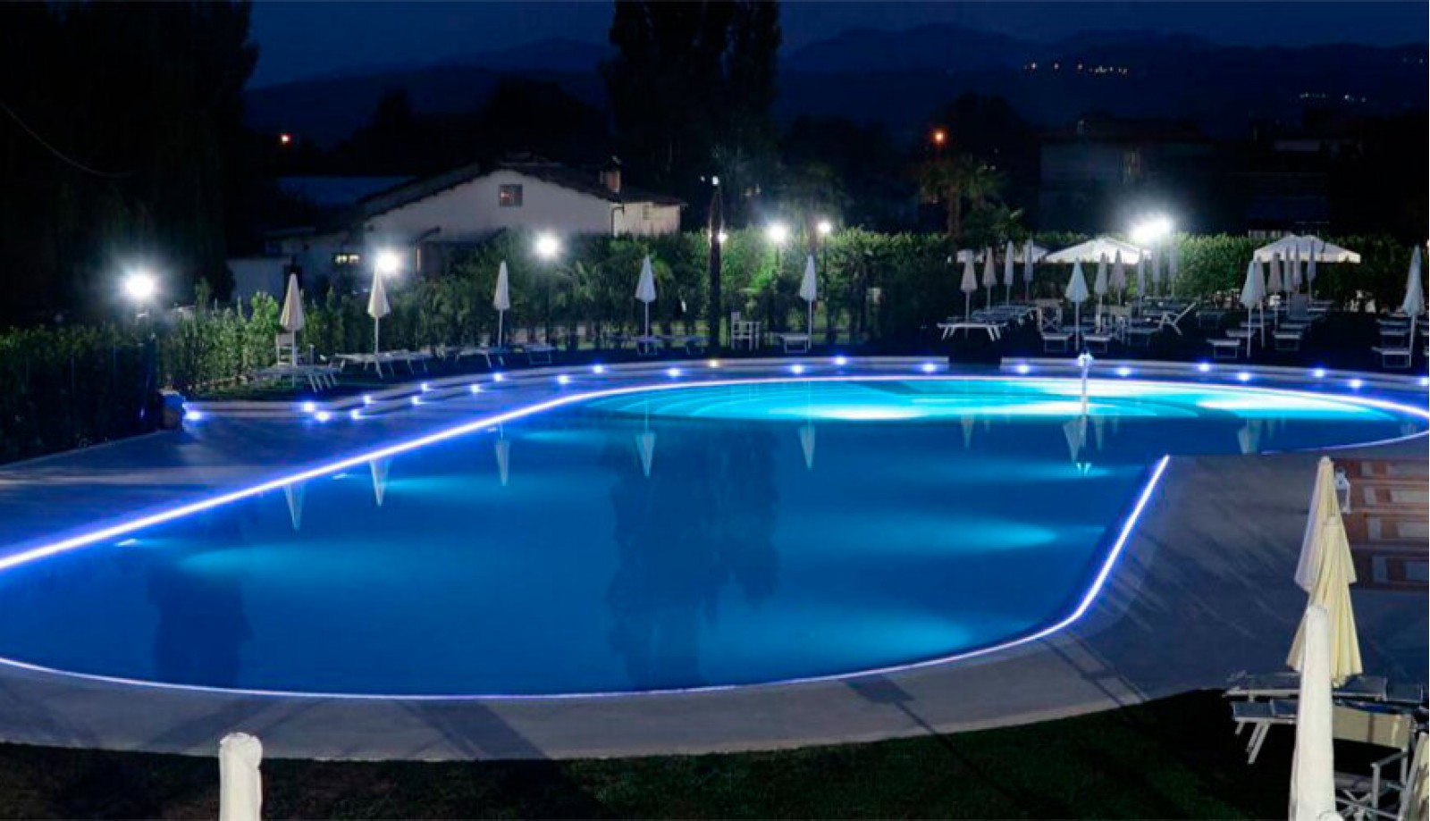 Светодиодные прожекторы для бассейнов