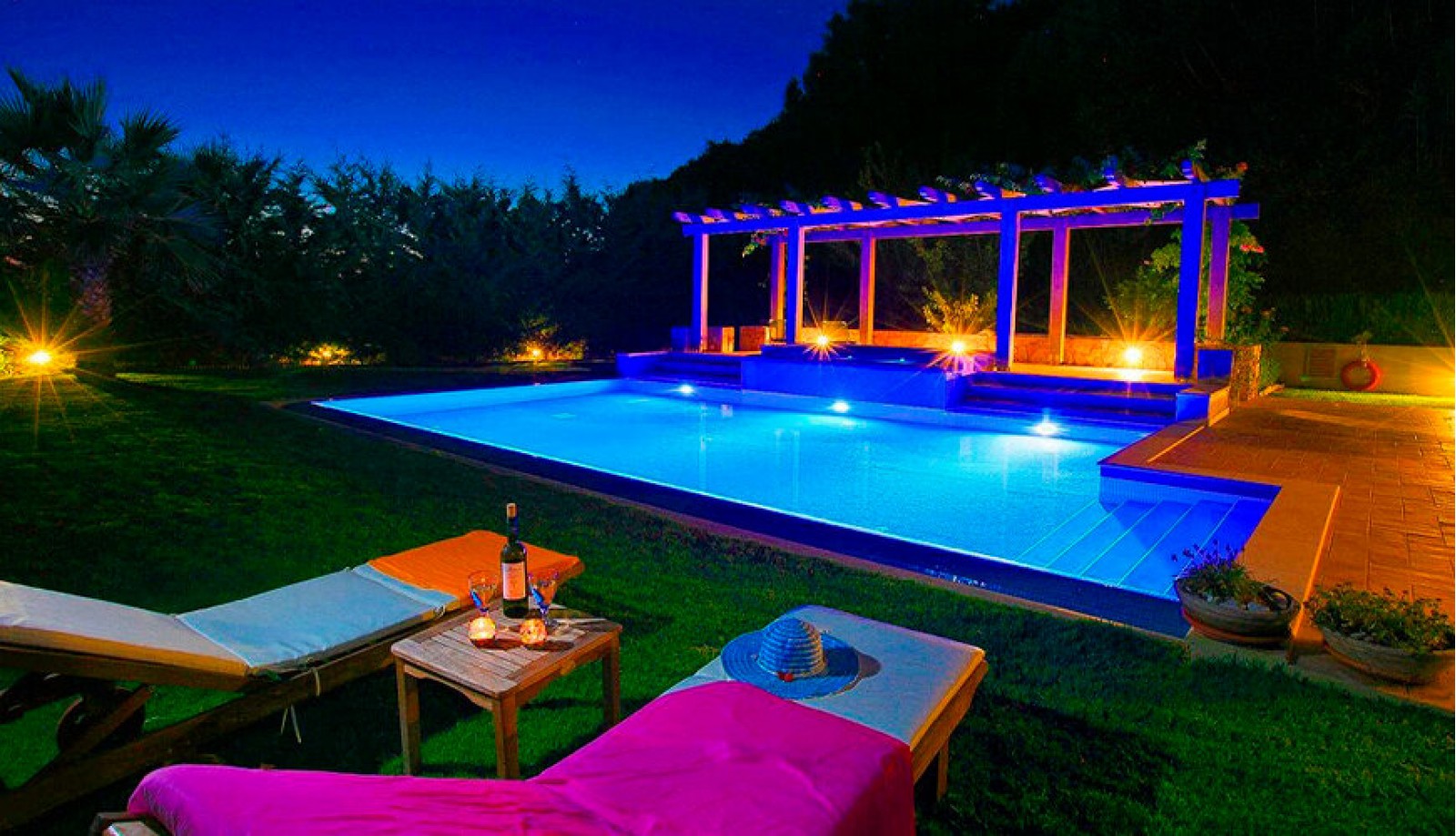 Светодиодные прожекторы для бассейнов