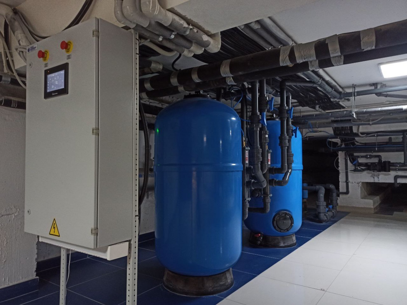 Автоматическая система управления бассейна общественного назначения для плавания в фитнес-центре