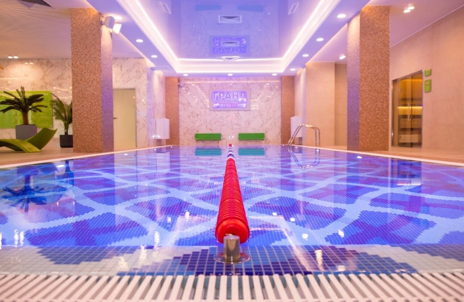 Автоматическая система управления бассейна общественного назначения для плавания в фитнес-центре