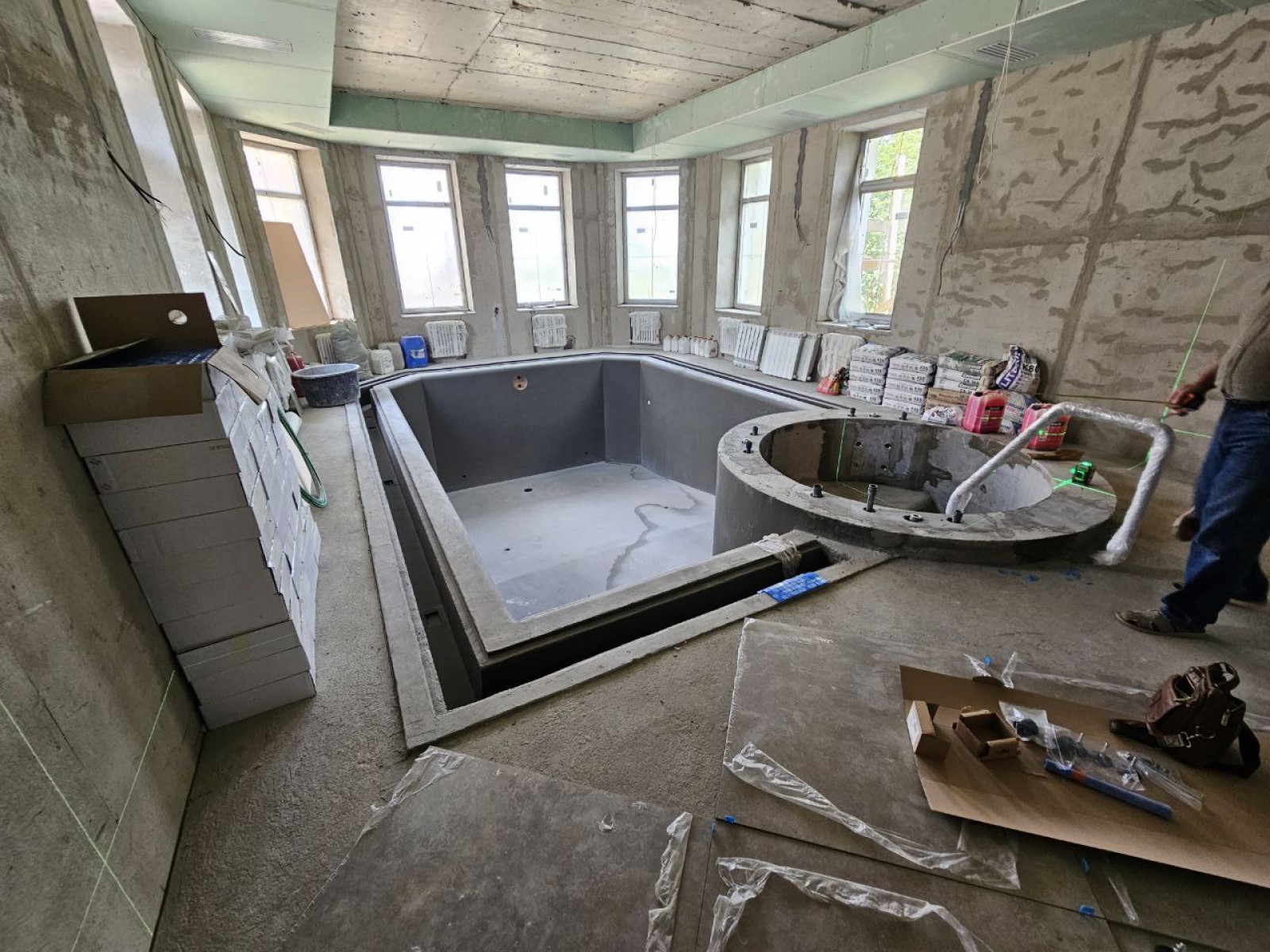 Параметры частного бассейна с гидромассажной ванной