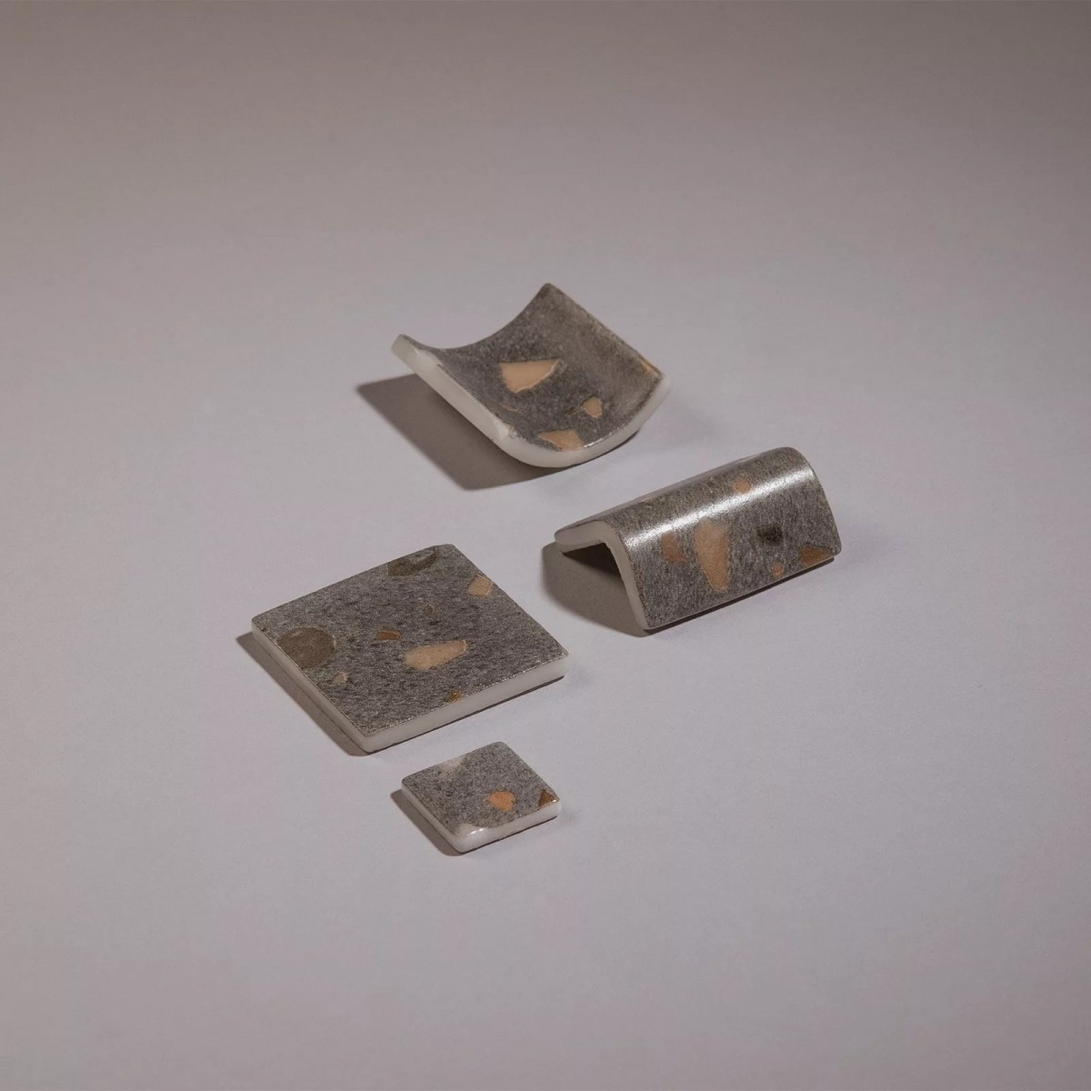 Стеклянная мозаичная смесь Ezarri Terrazzo Grey 50