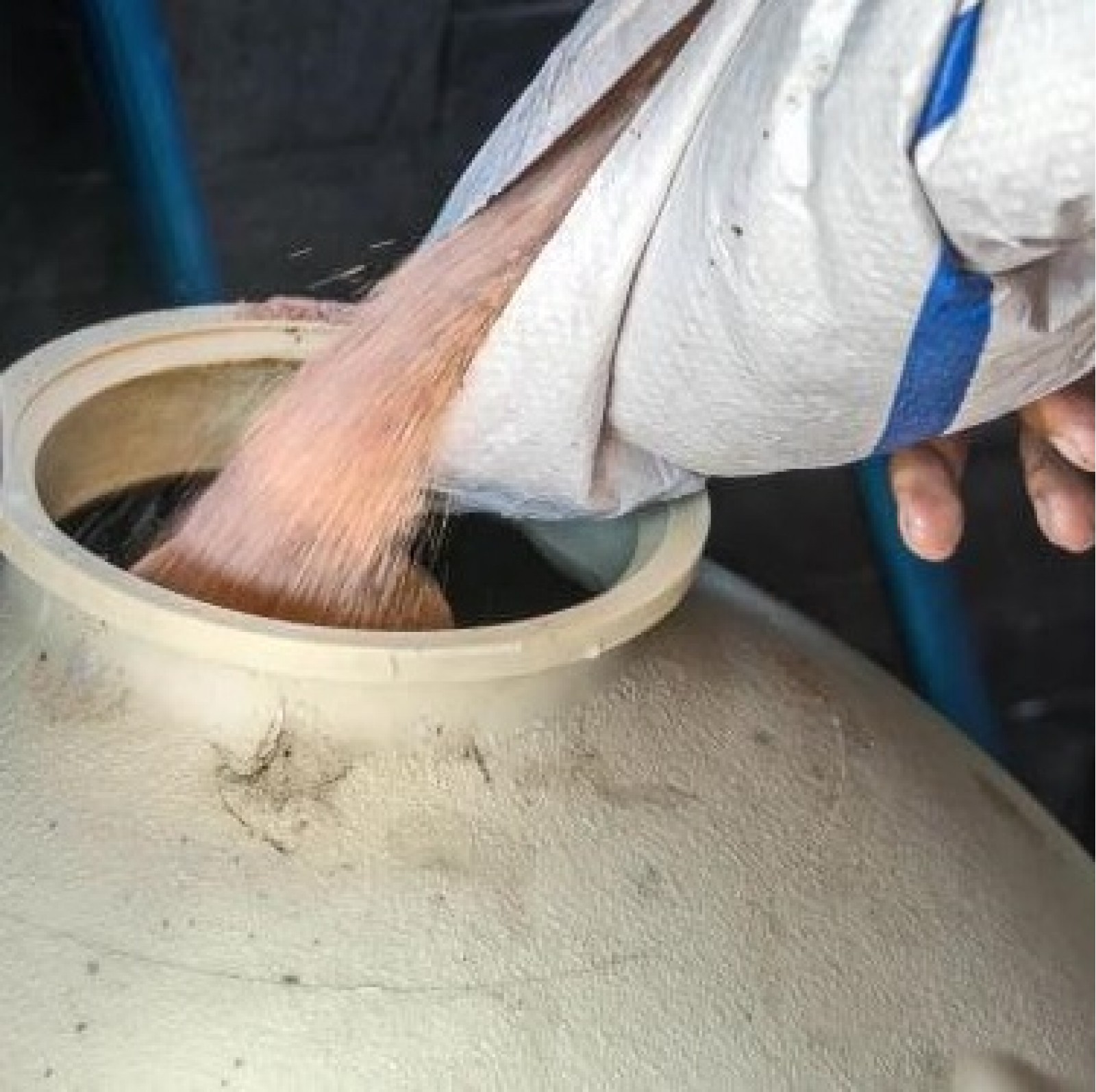 Замена песка в фильтре сервисным инженером