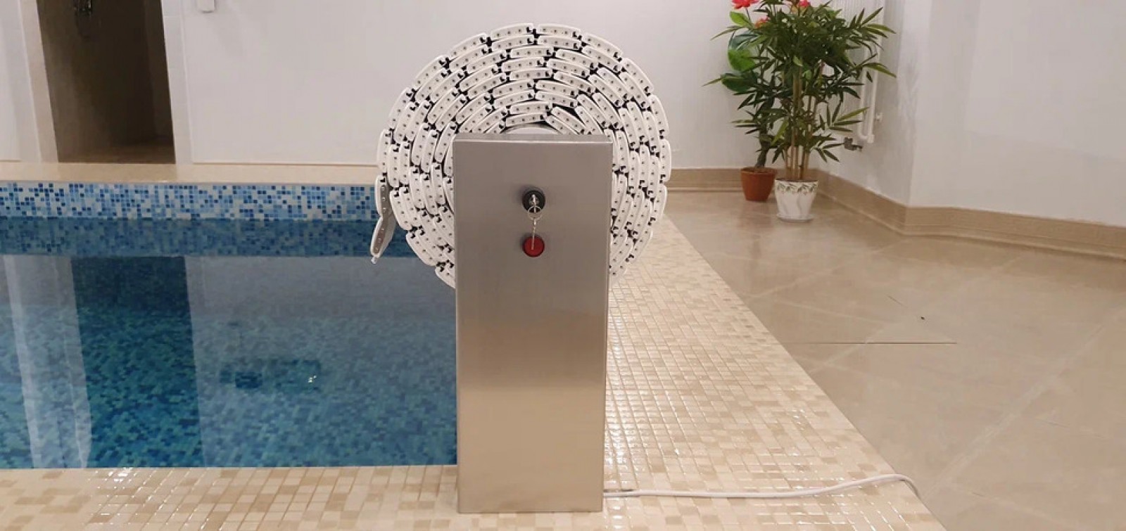Автоматические жалюзи для бассейнов