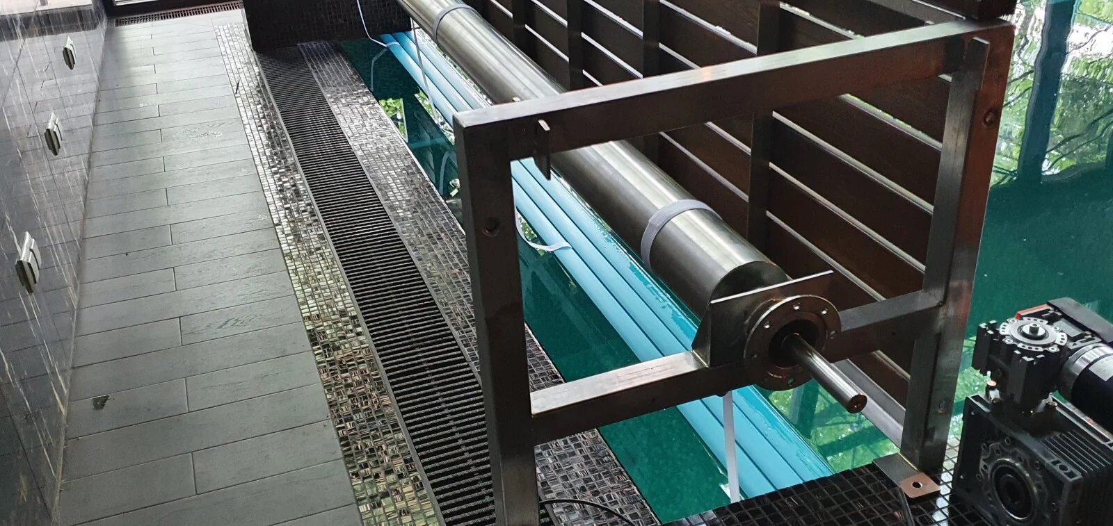 Автоматические жалюзи для бассейнов