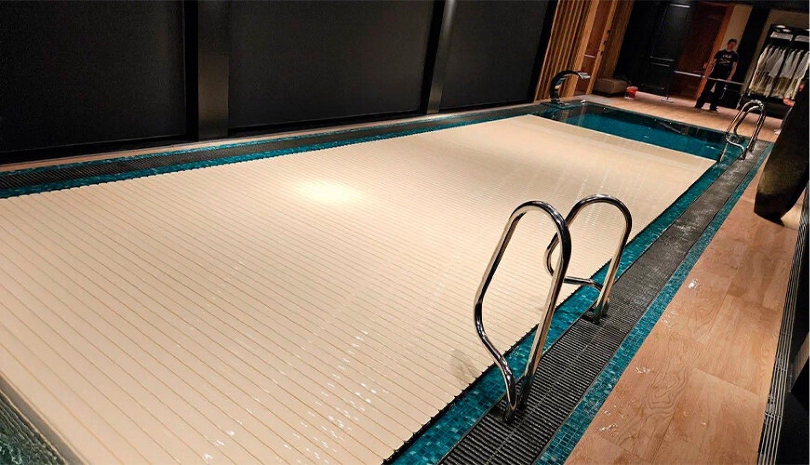 Автоматические жалюзи для бассейнов