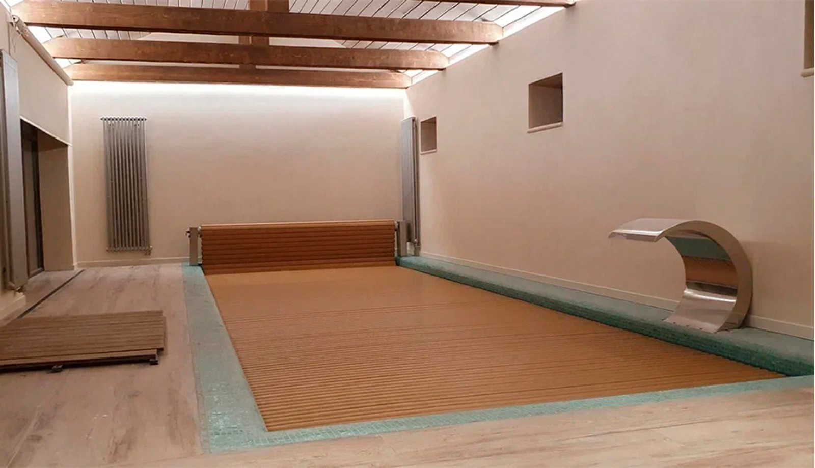 Автоматические жалюзи для бассейнов