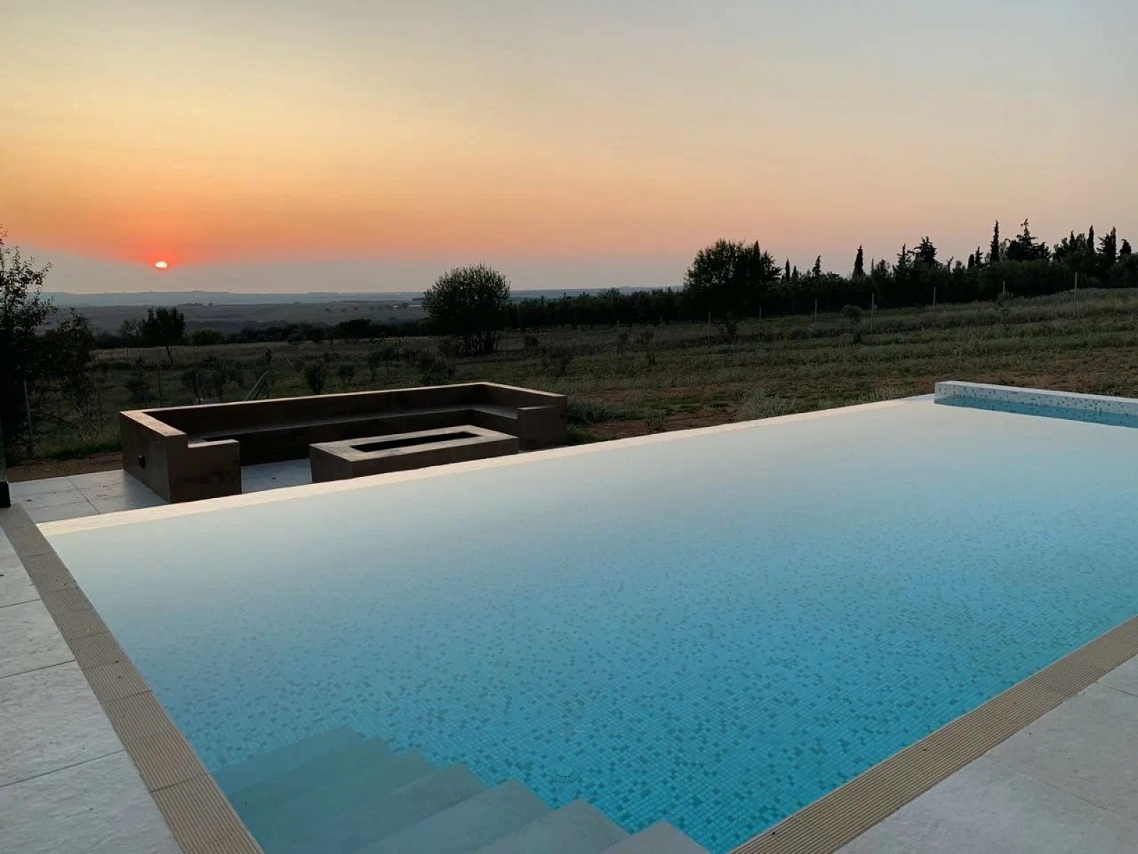 Как работает «бесконечный» край?